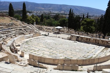 Dionysos Tiyatrosu kalıntıları