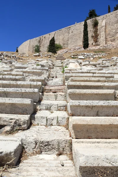 Dionysos Tiyatrosu içinde taş koltuk