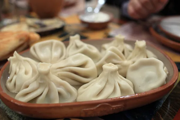 Hıngel yemek masası üzerinde