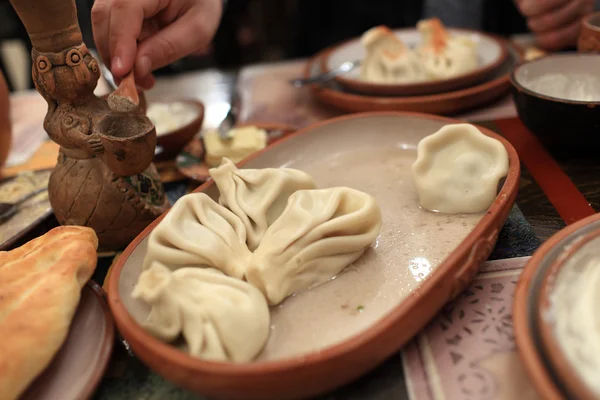 Khinkali caliente en el restaurante — Foto de Stock