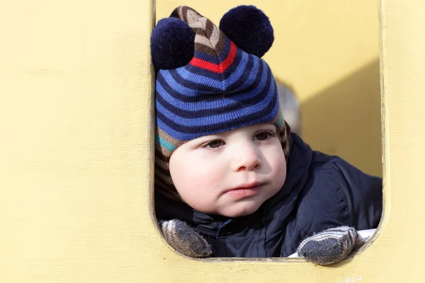 Dalgın toddler oyuncak ev — Stok fotoğraf