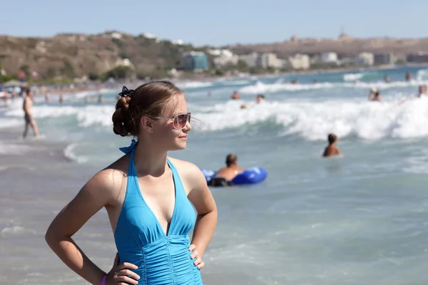 Adolescente en una playa — Foto de Stock