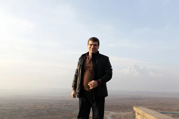 Man on Ararat background — Stock Photo, Image