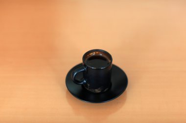 Bir fincan koyu kahve.