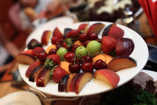 Plate of fruits — Stock Photo, Image