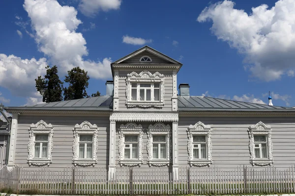 Fasáda z ruských dřevěného domu — Stock fotografie