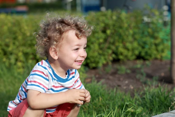 Usmívající se dítě, venkovní — Stock fotografie