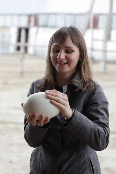 Girl holding ostrich egg — Stock Photo, Image