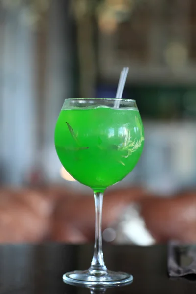 Glas kall grön lemonad — Stockfoto