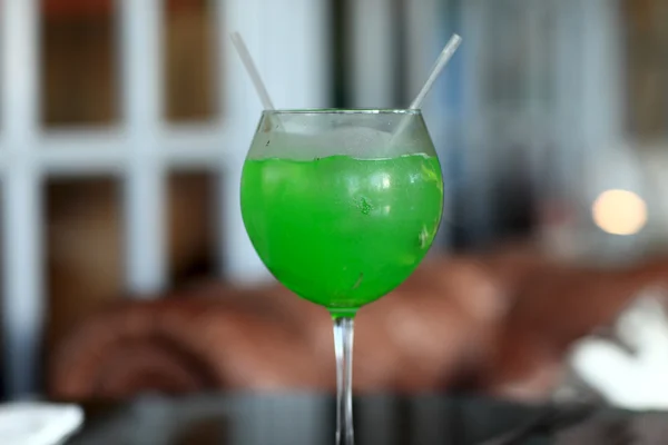 Glas grön lemonad — Stockfoto