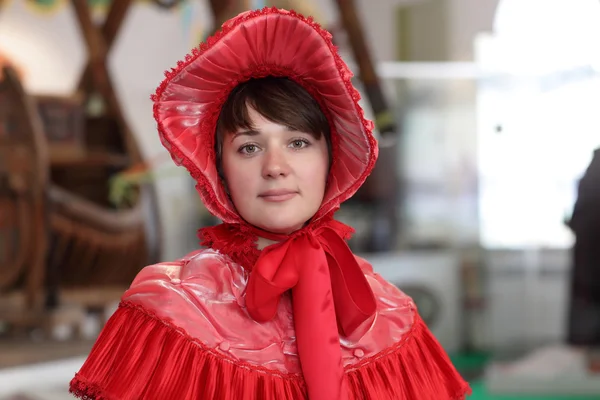 Девушка в викторианском платье — стоковое фото