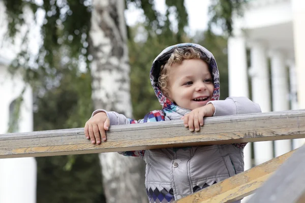 Joyeux bambin au parc — Photo