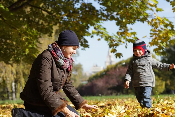 Family at park — Stock Photo, Image