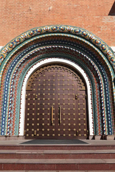 Porta da catedral de entrada — Fotografia de Stock