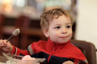 dondurma çocuk vardır