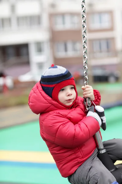 Anak bermain di kableway — Stok Foto