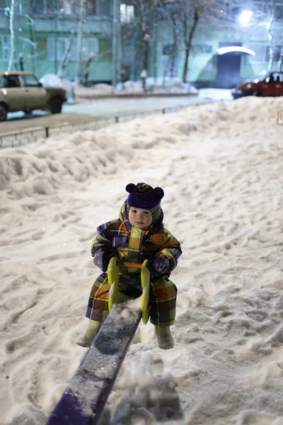 Enfant en scie à glace — Photo