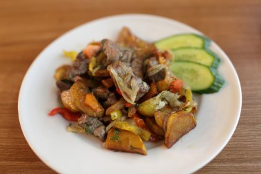 ile sebze kızarmış et