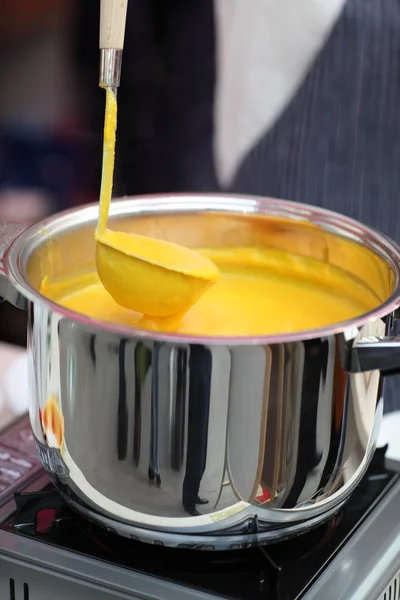 Preparazione della zuppa di zucca — Foto Stock