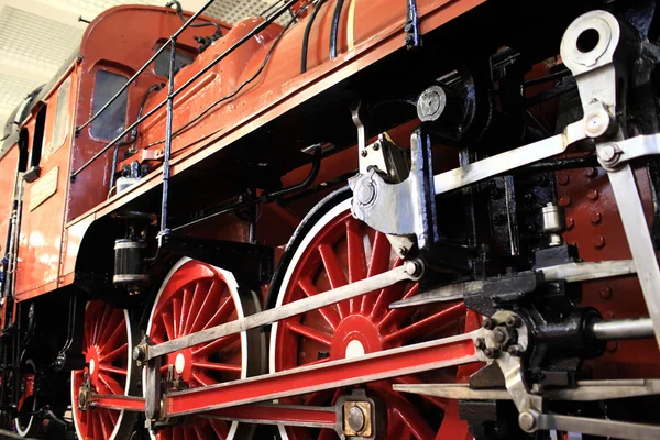 Tren rojo viejo —  Fotos de Stock