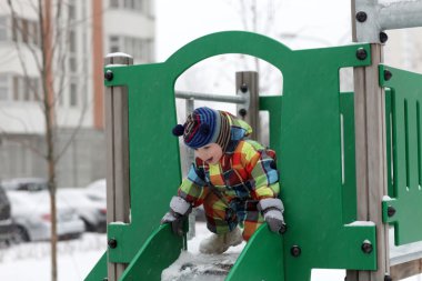 slaytta kış çocuk