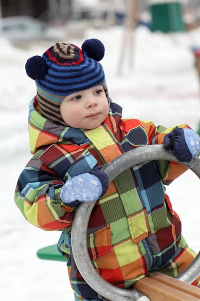 Enfant en scie à glace — Photo