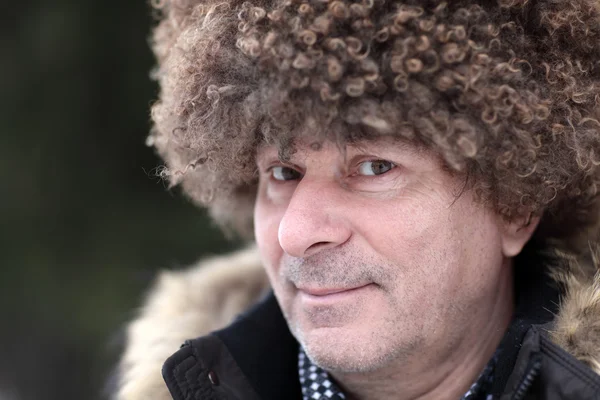 Man in bruin Kaukasische hoed — Stockfoto