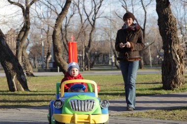Uzaktan kumanda ile anne