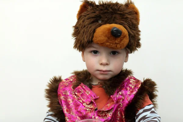 Garçon en costume d'ours — Photo