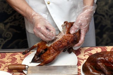 Pekin ördeği pişirme Şef