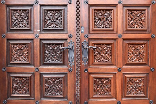 Puerta del fragmento de la iglesia de Santa Ludmila —  Fotos de Stock