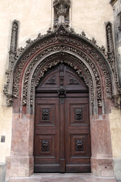 Porta di legno rosso — Foto Stock