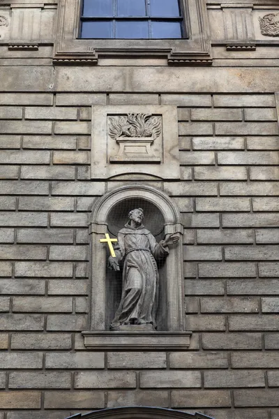 Skulptur der Kirche des hl. Franziskus von Assisi — Stockfoto
