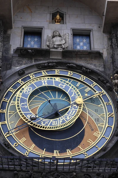 Blick auf die astronomische Uhr — Stockfoto