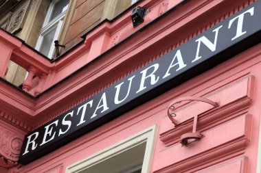 Restoran işareti bir duvar