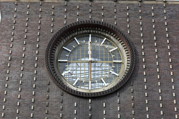 Uhr der Herz-Jesu-Kirche — Stockfoto