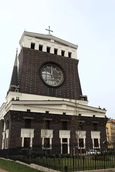 Fasaden av kyrkan i det Heliga hjärtat — Stockfoto