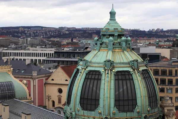 Pohled na dóm Obecního domu v Praze — Stock fotografie