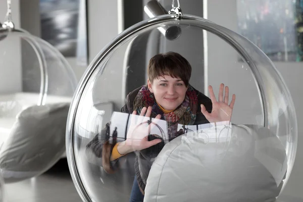 Tourist posing in glass chair — Stock Photo, Image