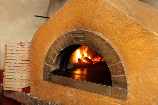 Pizza pişirme fırını — Stok fotoğraf