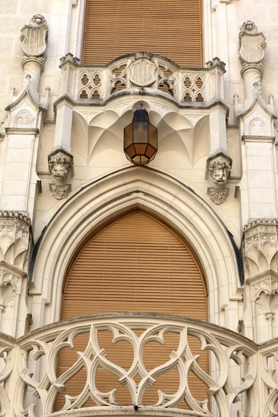 Dekorierte Wand im Innenhof — Stockfoto