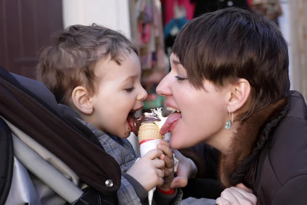 Mother with son lick ice cream — Stock Photo, Image