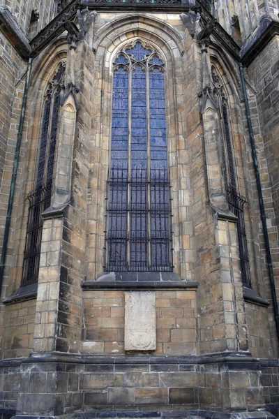 Venster van Sint-Vituskathedraal — Stockfoto