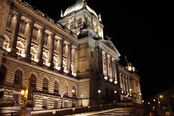 Здание Национального музея в Праге — стоковое фото