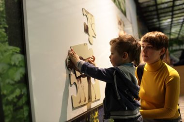 çocuk bulmaca çözme