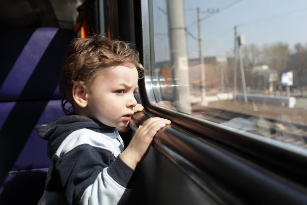 Chico en tren — Foto de Stock