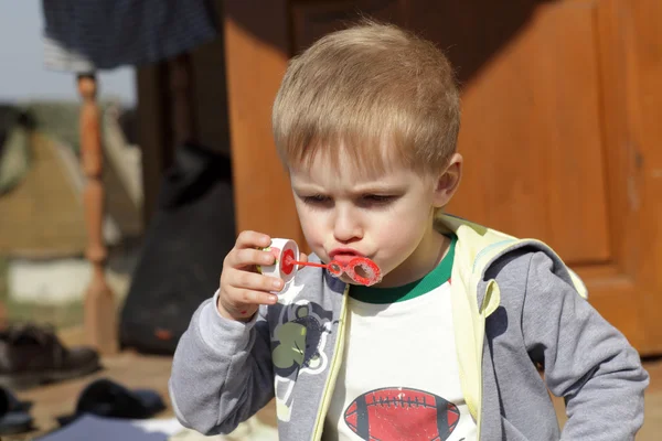 Boy blowing bubble — Stock Photo, Image