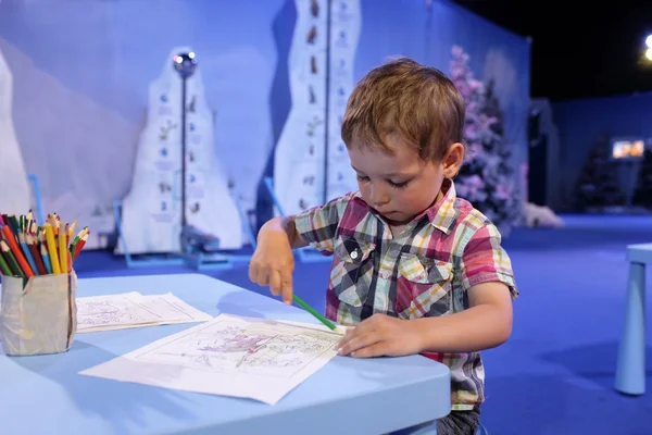 Child drawing in playroom — Stock Photo, Image