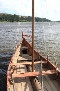 Ladoga Gölü, Karelia 'da viking ahşap tekne manzarası