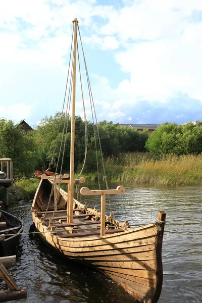 Ladoga Gölü, Karelia 'da viking ahşap teknesinin detayları.